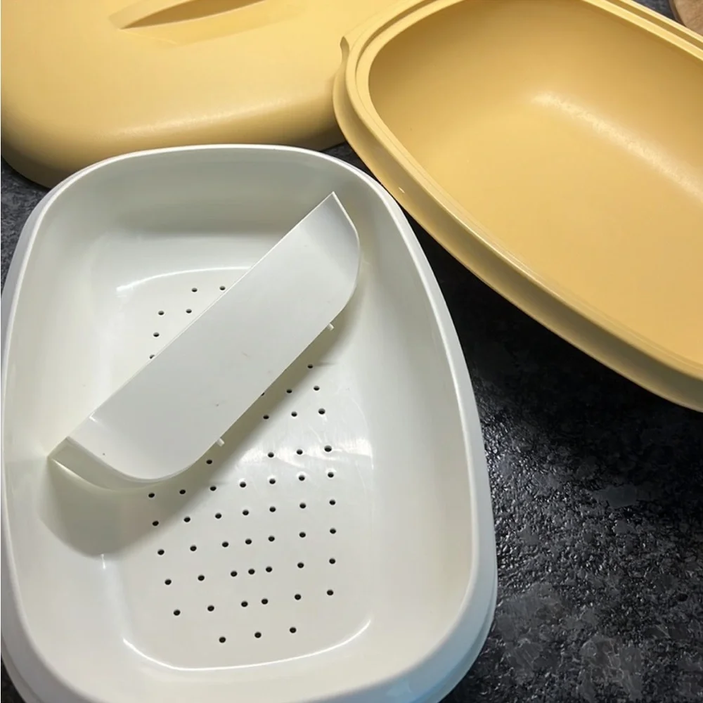 Vintage Harvest Gold 4 piece vegetable steamer for microwave. Believed to be new